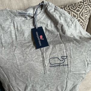 NWT vineyard vine short sleeve tshirt, size medium